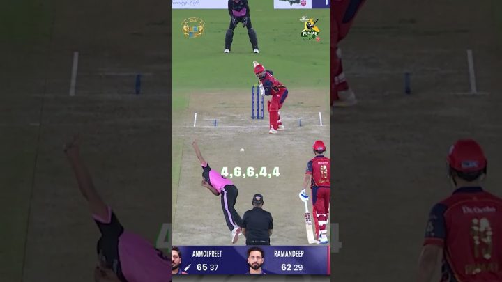 Blink and you’ll miss it! ⚡ Anmolpreet Singh hits back-to-back boundaries to turn up the heat!